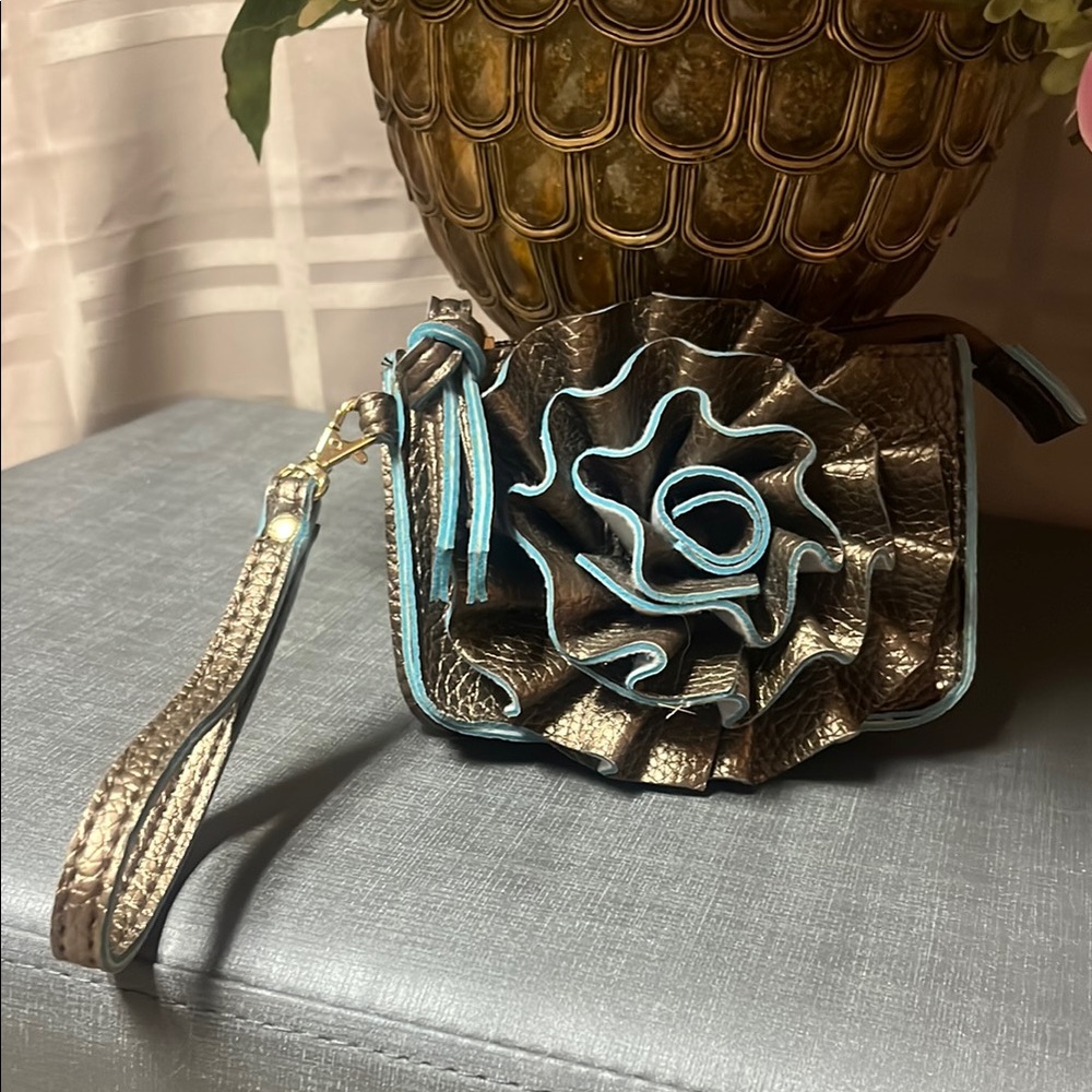 𝅺JAZZA Gold/Bronze With Teal Trim  Floral Wristlet Wallet Change Purse